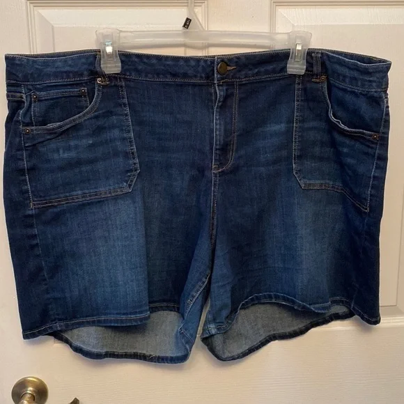 Womens Lane Bryant casual stretch solid blue plus size denim shorts size 28 - Picture 1 of 3